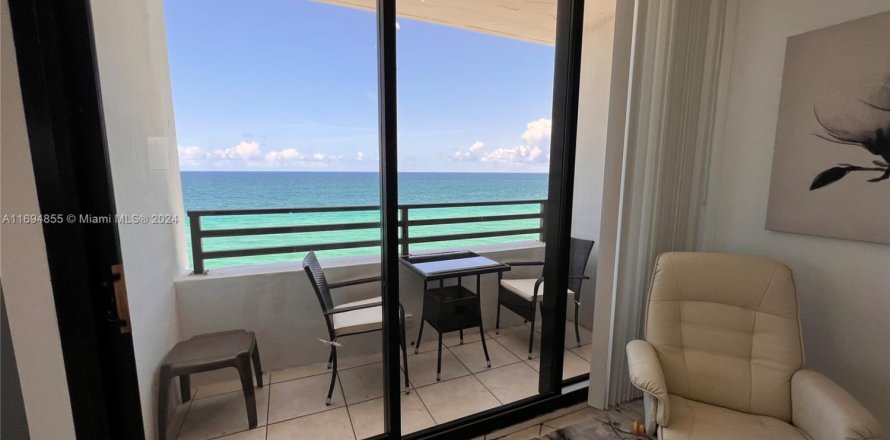 Condo à Hollywood, Floride, 2 chambres № 1445726