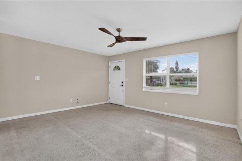 Villa ou maison à louer à Gulfport, Floride: 2 chambres, 77.29 m2 № 2410422 - photo 3