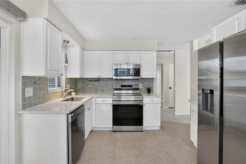 Villa ou maison à louer à Gulfport, Floride: 2 chambres, 77.29 m2 № 2410422 - photo 8