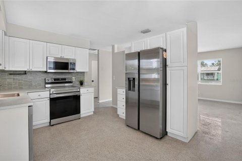 Villa ou maison à louer à Gulfport, Floride: 2 chambres, 77.29 m2 № 2410422 - photo 7