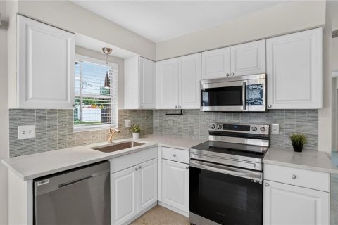 Villa ou maison à louer à Gulfport, Floride: 2 chambres, 77.29 m2 № 2410422 - photo 9