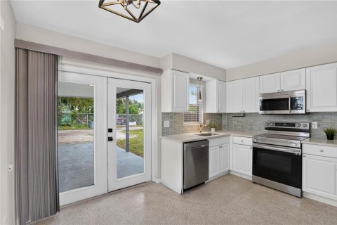 Villa ou maison à louer à Gulfport, Floride: 2 chambres, 77.29 m2 № 2410422 - photo 11