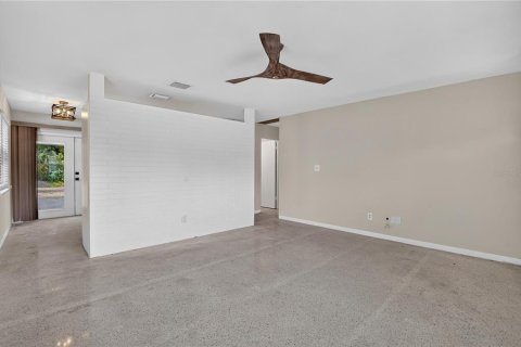 Villa ou maison à louer à Gulfport, Floride: 2 chambres, 77.29 m2 № 2410422 - photo 6