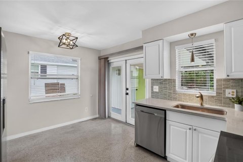 Villa ou maison à louer à Gulfport, Floride: 2 chambres, 77.29 m2 № 2410422 - photo 13