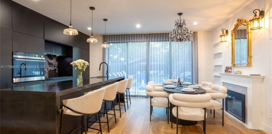 Таунхаус в Майами, Флорида 4 спальни, 161.65м2 № 1959451