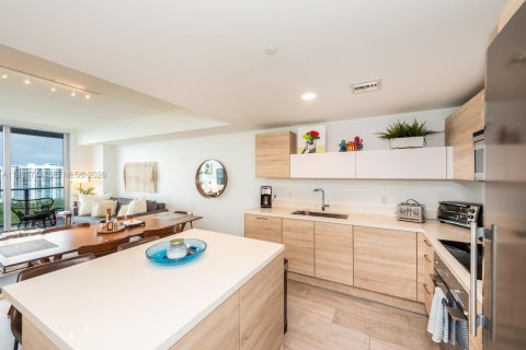 Condo in North Miami Beach, Florida, 2 bedrooms  № 2080312 - photo 10