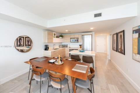 Condo in North Miami Beach, Florida, 2 bedrooms  № 2080312 - photo 8