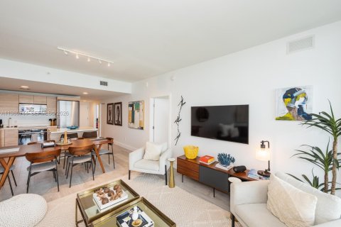 Condo in North Miami Beach, Florida, 2 bedrooms  № 2080312 - photo 7