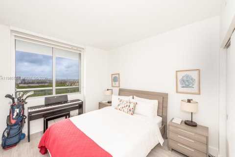 Condo in North Miami Beach, Florida, 2 bedrooms  № 2080312 - photo 13