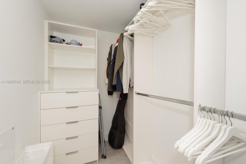 Condo in North Miami Beach, Florida, 2 bedrooms  № 2080312 - photo 19