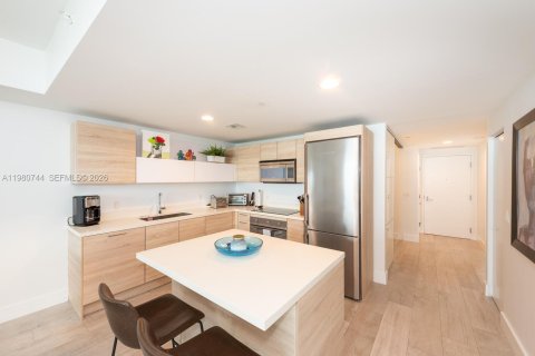 Condo in North Miami Beach, Florida, 2 bedrooms  № 2080312 - photo 9