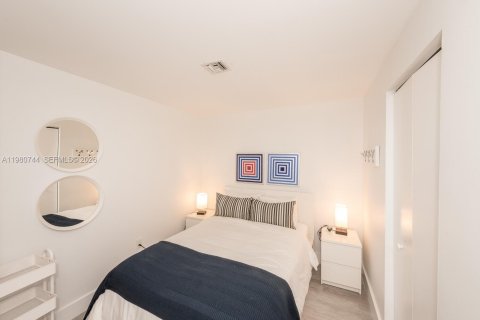 Condo in North Miami Beach, Florida, 2 bedrooms  № 2080312 - photo 11