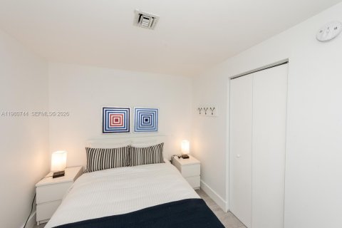 Condo in North Miami Beach, Florida, 2 bedrooms  № 2080312 - photo 12