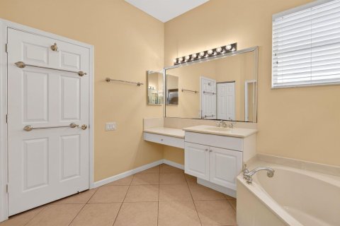 House in Port St. Lucie, Florida 2 bedrooms, 191.01 sq.m. № 2327534 - photo 21