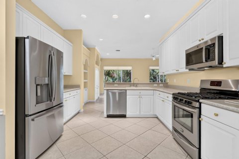 House in Port St. Lucie, Florida 2 bedrooms, 191.01 sq.m. № 2327534 - photo 15