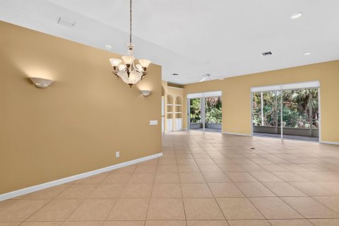 House in Port St. Lucie, Florida 2 bedrooms, 191.01 sq.m. № 2327534 - photo 5