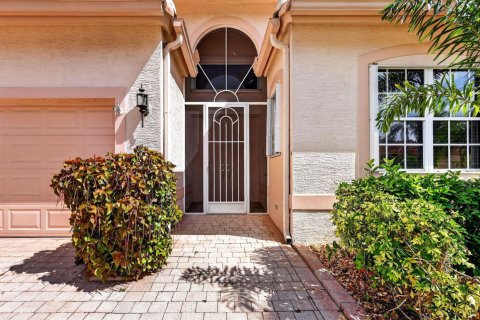 House in Port St. Lucie, Florida 2 bedrooms, 191.01 sq.m. № 2327534 - photo 2