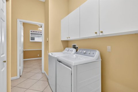 House in Port St. Lucie, Florida 2 bedrooms, 191.01 sq.m. № 2327534 - photo 27
