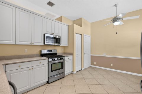 House in Port St. Lucie, Florida 2 bedrooms, 191.01 sq.m. № 2327534 - photo 13