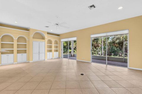 House in Port St. Lucie, Florida 2 bedrooms, 191.01 sq.m. № 2327534 - photo 10