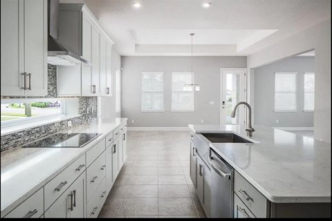 House in Orlando, Florida 4 bedrooms, 274.25 sq.m. № 1832785 - photo 4