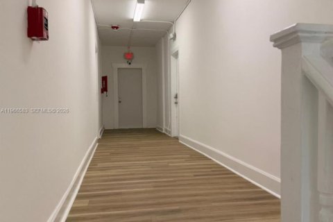 Propiedad comercial en venta en Miami, Florida № 2028155 - foto 9