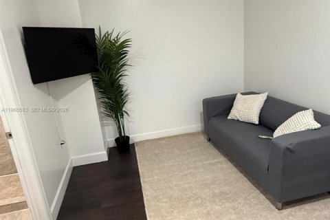 Propiedad comercial en venta en Miami, Florida № 2028155 - foto 18