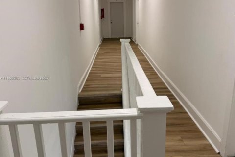 Propiedad comercial en venta en Miami, Florida № 2028155 - foto 10