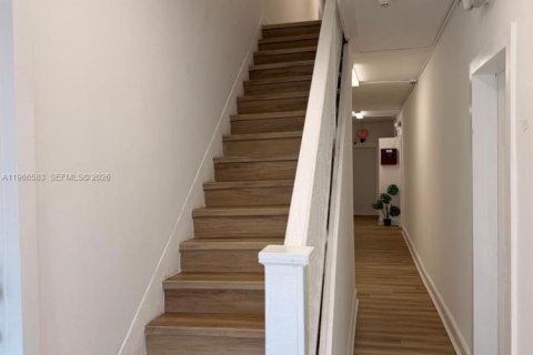 Propiedad comercial en venta en Miami, Florida № 2028155 - foto 8