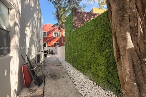 Propiedad comercial en venta en Miami, Florida № 2028155 - foto 3