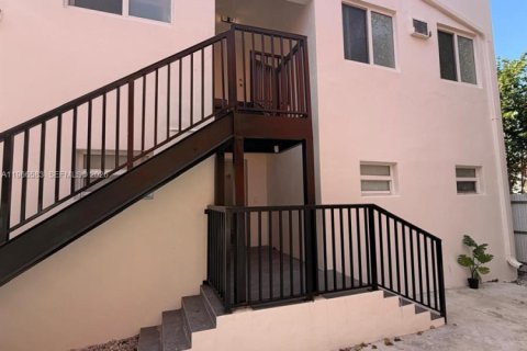 Propiedad comercial en venta en Miami, Florida № 2028155 - foto 5