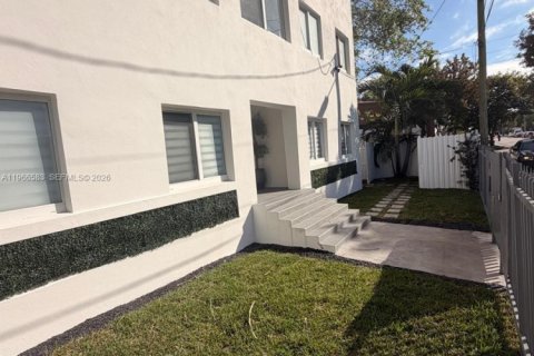 Propiedad comercial en venta en Miami, Florida № 2028155 - foto 13