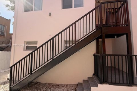 Propiedad comercial en venta en Miami, Florida № 2028155 - foto 6