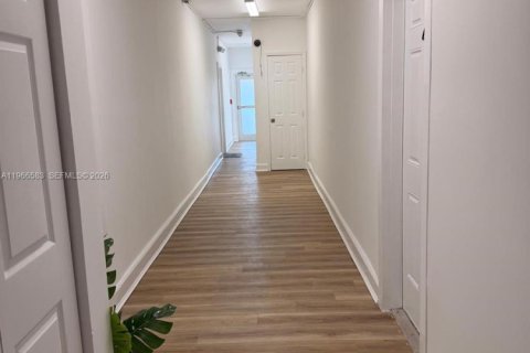 Propiedad comercial en venta en Miami, Florida № 2028155 - foto 7