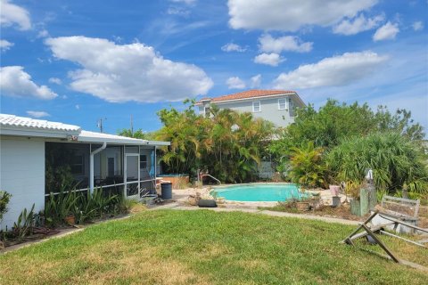 House in Madeira Beach, Florida 3 bedrooms, 145.3 sq.m. № 707167 - photo 5