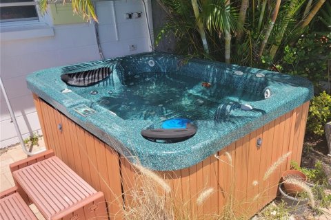 House in Madeira Beach, Florida 3 bedrooms, 145.3 sq.m. № 707167 - photo 9