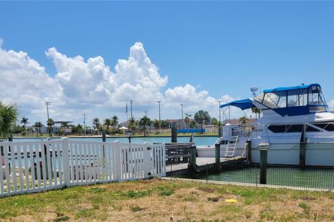 House in Madeira Beach, Florida 3 bedrooms, 145.3 sq.m. № 707167 - photo 10