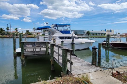 House in Madeira Beach, Florida 3 bedrooms, 145.3 sq.m. № 707167 - photo 16