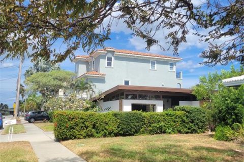 House in Madeira Beach, Florida 3 bedrooms, 145.3 sq.m. № 707167 - photo 20