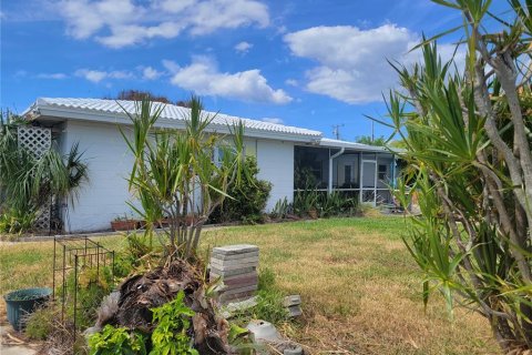 House in Madeira Beach, Florida 3 bedrooms, 145.3 sq.m. № 707167 - photo 7