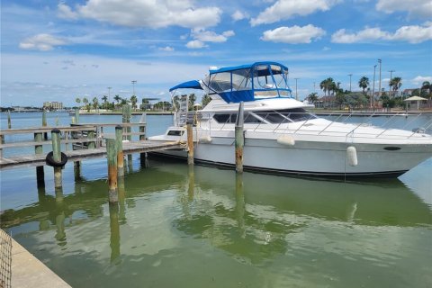 House in Madeira Beach, Florida 3 bedrooms, 145.3 sq.m. № 707167 - photo 15