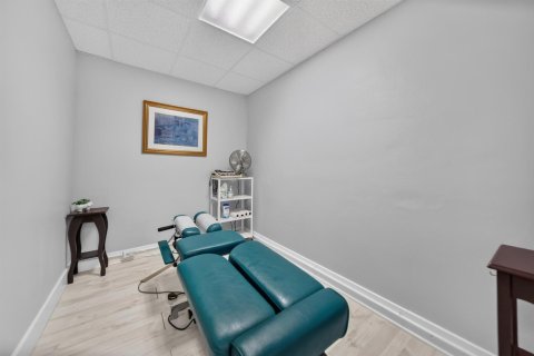 Commercial property in Stuart, Florida № 2353161 - photo 19