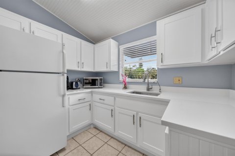 Commercial property in Stuart, Florida № 2353161 - photo 17