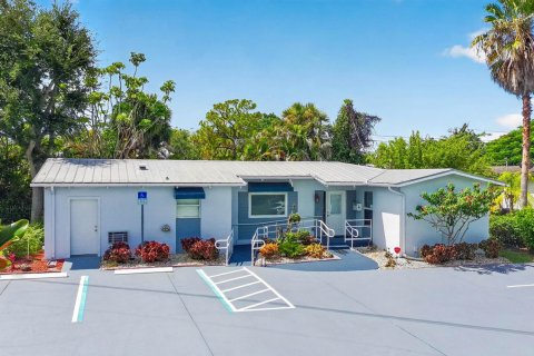 Commercial property in Stuart, Florida № 2353161 - photo 10