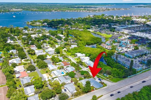 Commercial property in Stuart, Florida № 2353161 - photo 5