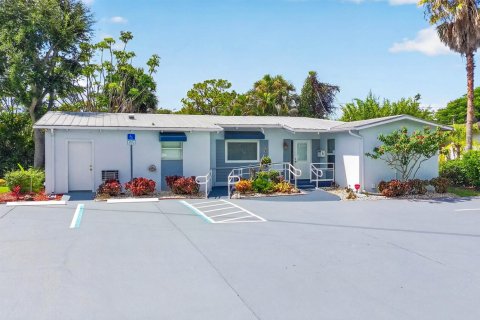 Commercial property in Stuart, Florida № 2353161 - photo 9