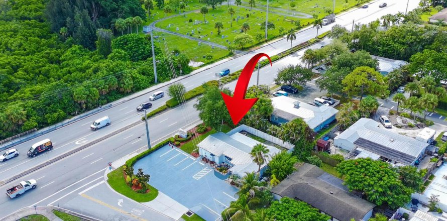 Commercial property in Stuart, Florida № 2353161