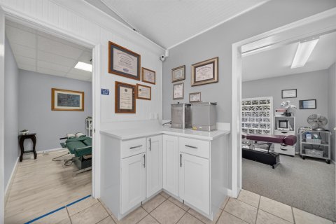 Commercial property in Stuart, Florida № 2353161 - photo 18