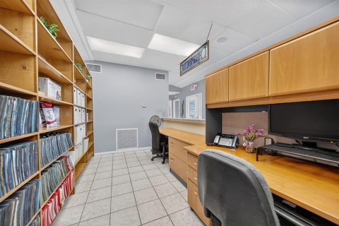 Commercial property in Stuart, Florida № 2353161 - photo 30