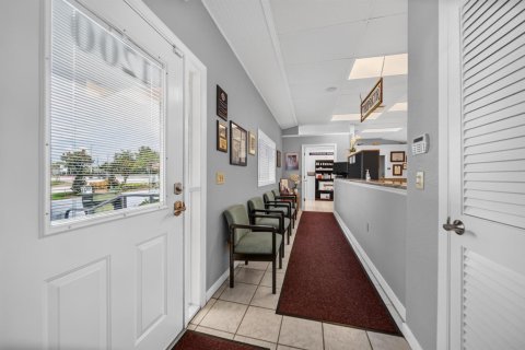 Commercial property in Stuart, Florida № 2353161 - photo 27